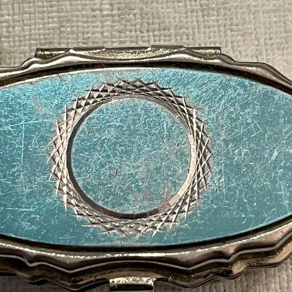 Vintage mid century modern etched starburst Spirograph style pill box. - Picture 3 of 10